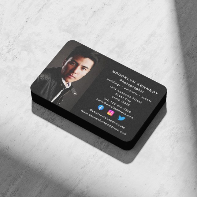 Fotfoto med frilansfotoskrivare i social Media Fre Visitkort (Skapare uppladdad)
