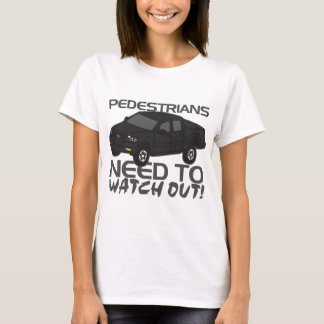 Fotgängare måste se upp med nya förare t shirt