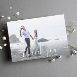 Fotkort för Tacken chic Hand Leted Script Tack Kort<br><div class="desc">Chic Vit hand med skript fotopatecken - tack för ditt kort med Anpassningsbar Text Message på baksidan. Perfekt för bröllop,  födelsedagar,  studenten och andra händelser.</div>