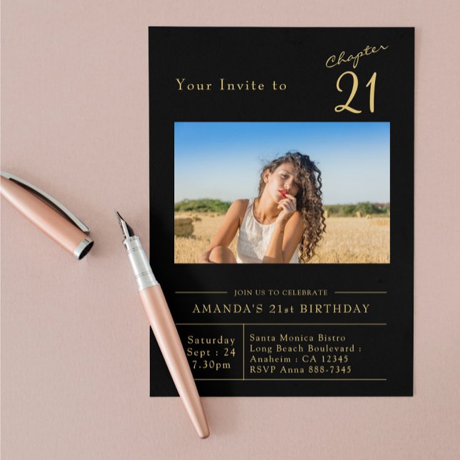 Foto 21:a födelsedag Guld 21:a födelsedag Party Inbjudningar (21st birthday black and gold party invitation on a peach background)