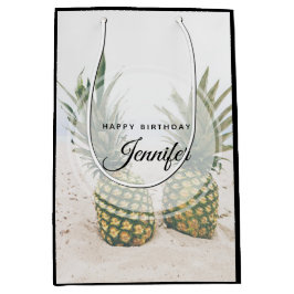 Foto av 2 ananas på en hönsdag