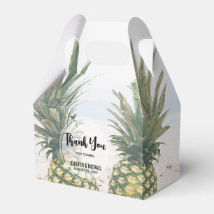 Foto av 2 ananas på ett Beach Wedding Presentaskar