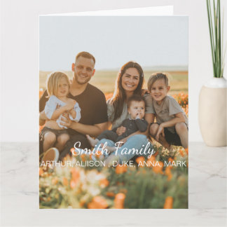 Foto av anpassningsbarnas familj med egna namn kort