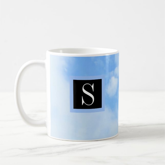 Foto av Cloudy Light Blå himmel med en första enke Kaffemugg (Vänster)