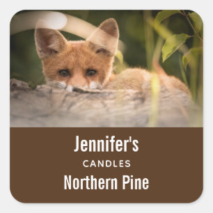 Foto av en Cute Little Orange Fox Candle eller Soa Fyrkantigt Klistermärke