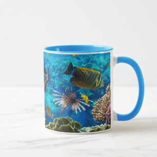 Foto av en tropisk fisk på en korallrev mugg