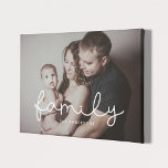 Foto av familjen Söt, vismisk skriptfamilj Canvastryck<br><div class="desc">Visa din favoritfamilj bilder med det här moderna tryckeriet,  med ord-familjen i ett vackert textöverlägg. Du kan enkelt ändra färg och storlek i texten så att den passar bild.</div>