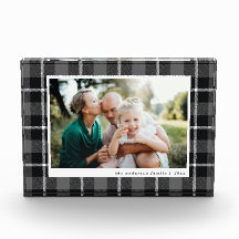 Foto av grått modern rustik tartan check-familj