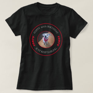 Foto av Hund Smiling Birthday 40 Black and Red T Shirt