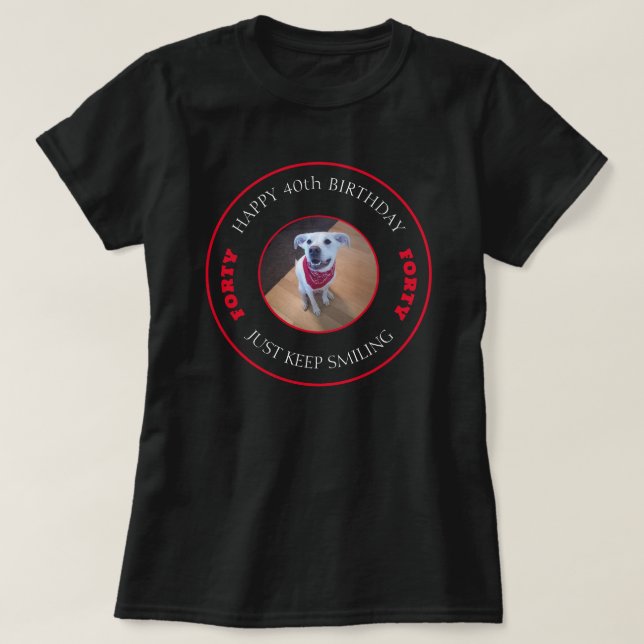 Foto av Hund Smiling Birthday 40 Black and Red T Shirt (Design framsida)