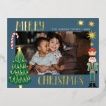 Foto av julfamiljen Guld Santa Nutcracker Cute-fam<br><div class="desc">Vykort för julljulens Guld-jultomtkracker i Cute Family Photo Foil-inbjudan</div>