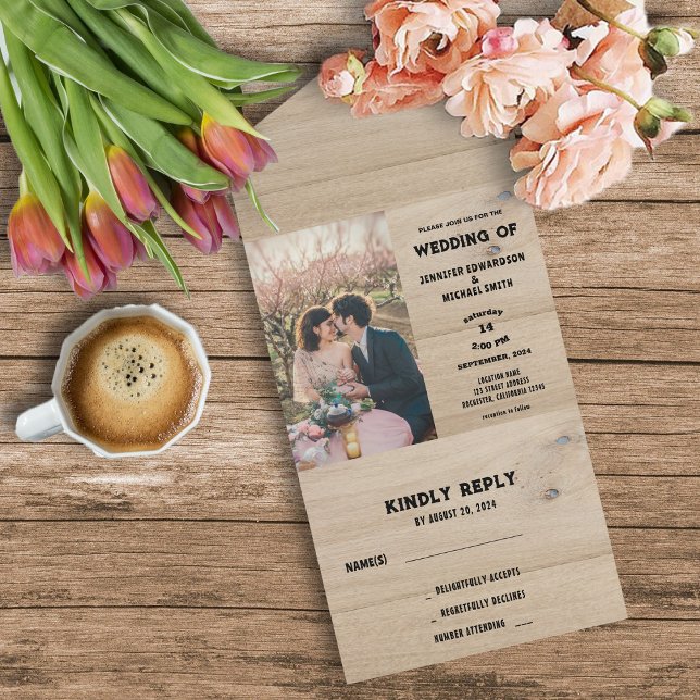Foto av land Bröllop i Rustic lada (Rustic barn wood photo country wedding all in one invitation. Invitation and RSVP in one.)