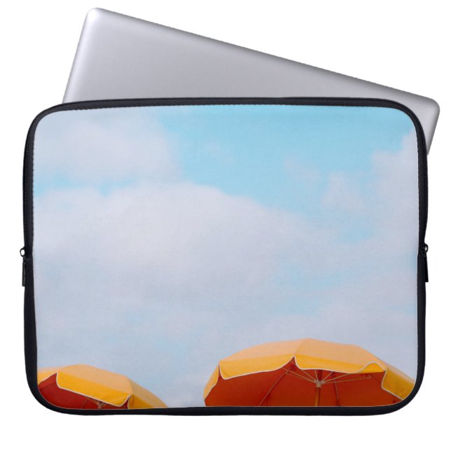 Foto av logarstolar och strandparaply laptop fodral (Framsidan)