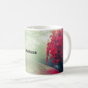 Foto av Misty Tåg Tracks & Red Träd Kaffemugg