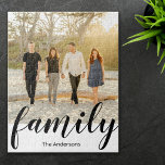 Foto av Modern Simple Typography Anpassningsbar Fa Pussel<br><div class="desc">Omvandla dina omhuldade familjeögonblick till en underhållande och engagerande aktivitet med vår Modern Simple Typography Anpassningsbar Family Photo Jigszawa Puzzle. Perfekt för familjespelnätter är det här personligens pussel designat för behålla av dina nära och underhållna närstående. Med en elegant och ren typografisk layout blandar det här pusslet contemporaryns utformning med...</div>