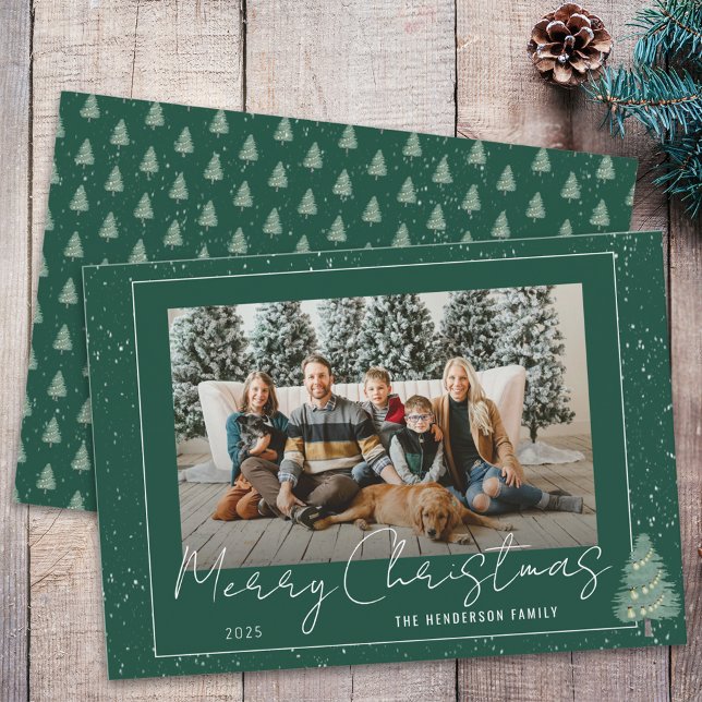 Foto av Modern Snowy Woodland-julfamiljen Julkort (Modern woodland snow festive tree light christmas family photo holiday card Whimsical elegant script)