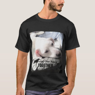 Foto av potatis av Cute Lazy White Hund med Pappa T Shirt