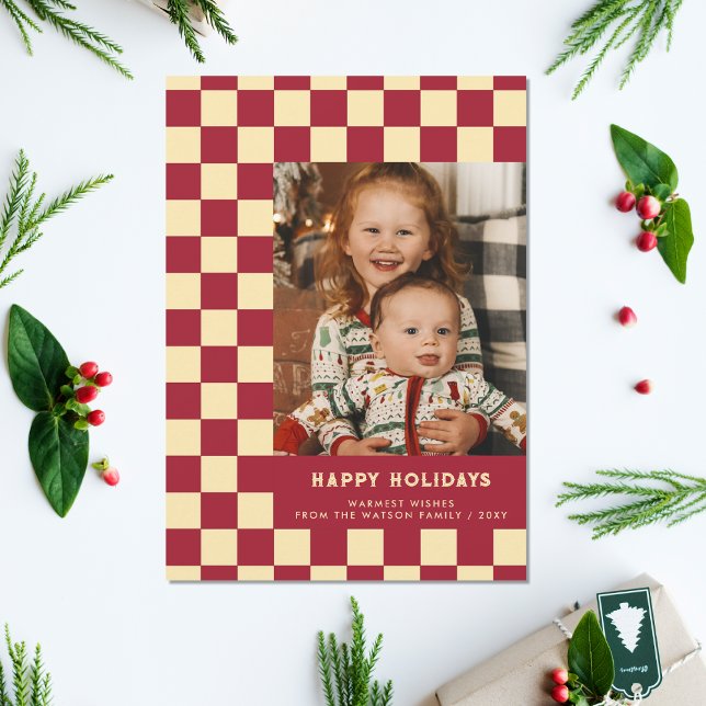 Foto av Red Retro Groovy Checkated Glad helg Vykort (Red Retro Groovy Checkered Happy Holidays Photo Holiday Postcard)
