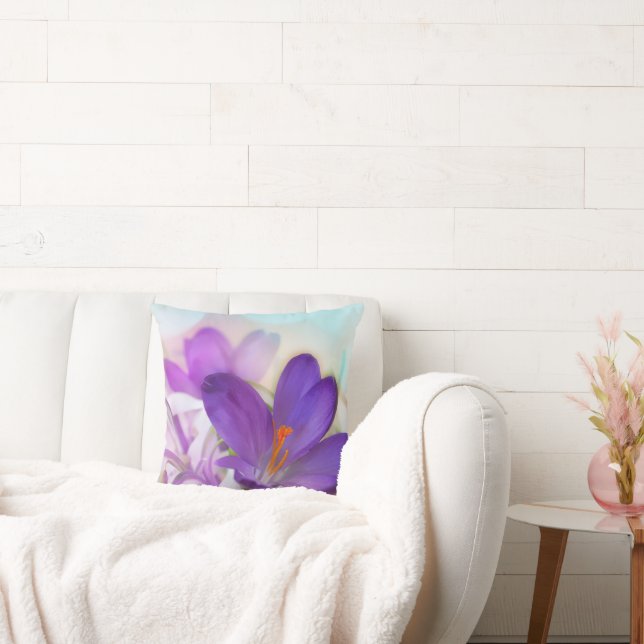 Foto av Söt Lila Vår Crocus Kudde (Soffa)