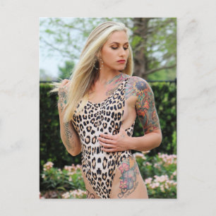 Foto av Tattoed Bikini-modell Vykort