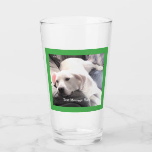 Foto av Trött Hund som återställer bredvid Bästa v Glaskopp