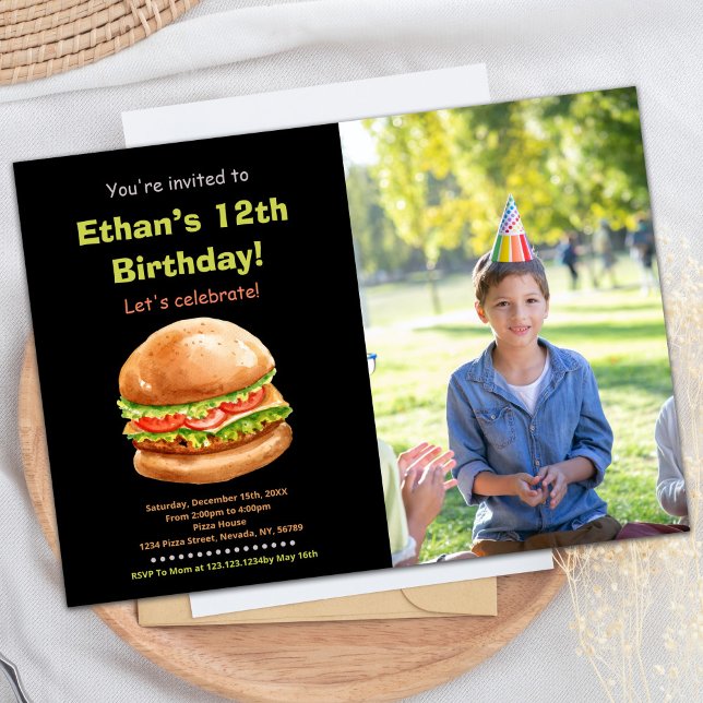 Foto Black Brown Burger Birthday-inbjudningar Inbjudningar (Photo Black Brown Burger Birthday Invitations)