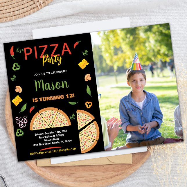 Foto Black Chili Pizza Birthday-inbjudningar Inbjudningar (Photo Black Chili Pizza Birthday Invitations)