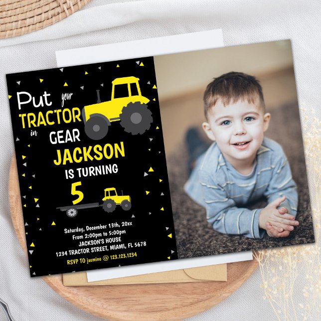 Foto Black Gult Tractor Birthday-inbjudningar Inbjudningar (Photo Black Yellow Tractor Birthday Invitations)