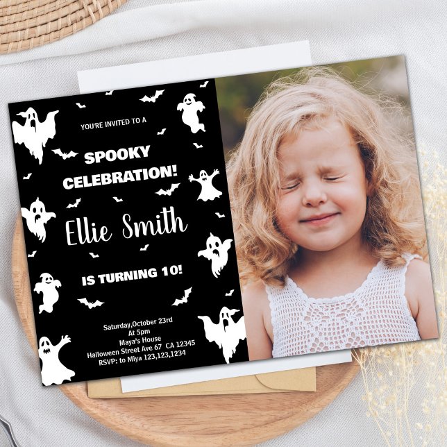 Foto Black White Halloween Birthday-inbjudningar Inbjudningar (Photo Black White Halloween Birthday Invitations)