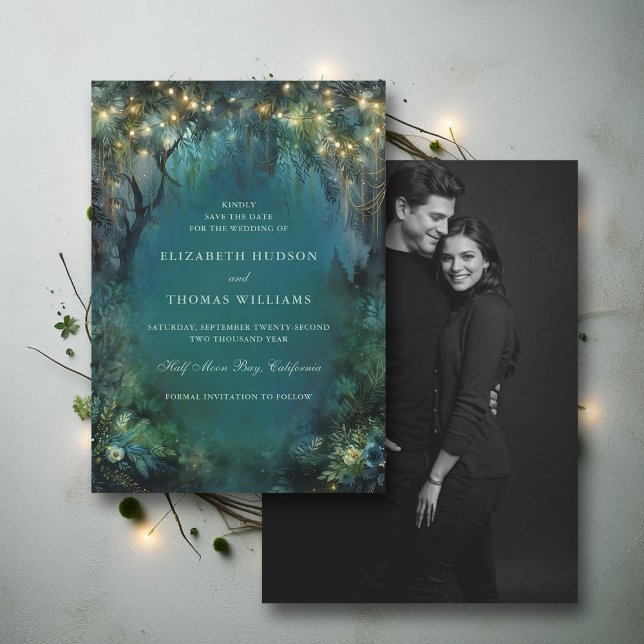 Foto Bröllop från skogen Fairy Woodland Spara Datumet (enchanted forest woodland wedding save the date card emerald gold magic fairy tale photo)