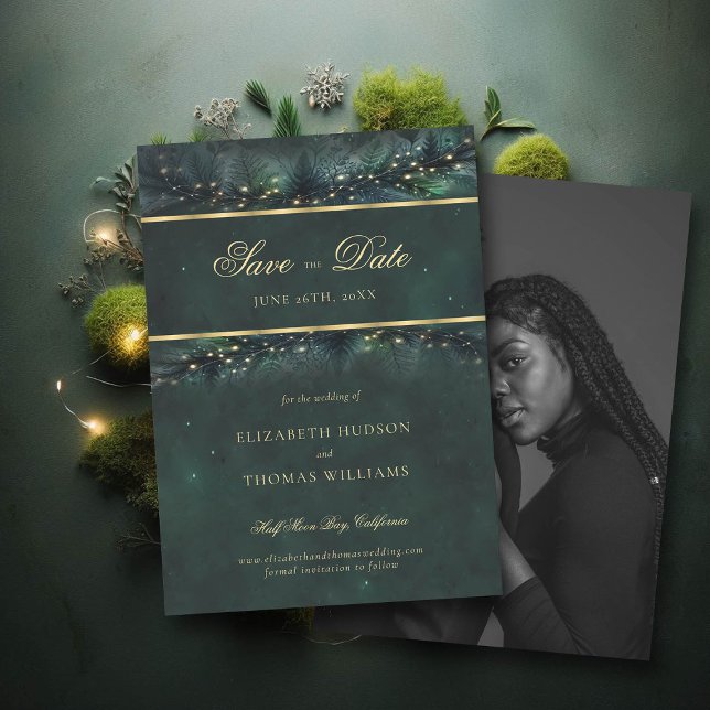 Foto Bröllop spara datum från Guld i skogen Inbjudningar (wedding save the date enchanted forest fairytale magical fairy lights gold calligraphy)