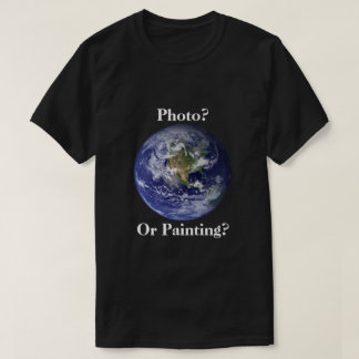 Foto eller målning? Platt jord T-shirt