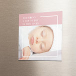 Foto finare Cute Baby | Rosa och vit | Offert Magnet<br><div class="desc">Vi presenterar vår "Glatta minnessamling" där lycka möter kreativitet! Gratulera till den stora glädjen och  i livet med våra fantastiska Rosa Background Baby Photo Quote-produkter. Vare sig du handlar för dig själv eller söker efter perfekten,  lovar vår samling att göra din dag ljusare och värma ditt hjärta.</div>