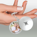 Foto för bästa Mamma någonsin-Personlig Berlockhalsband<br><div class="desc">Elegantens fotoskåp för bästa mamma någonsin. Mallen är inställd så att du kan lägga till ett eget foto och du kan även redigera all text om du vill. Ordalydelsen sitter på ett halvgenomskinligt gräns-överlägg ovanför fotot. Exempeltexten lyder "bäst ♥ mamma ♥ någonsin ... kärlek [namn]" i modern versaltypografi. Om du...</div>