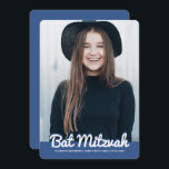 Foto för Bat mitzvah modern Anpassningsbar Inbjudningar<br><div class="desc">Den här designen består av ett lekfullt kursivt skript som motverkas av en enkel sann serif-typografi. Denna utformning är modern och enkel. Lägg till bild bild.

Finns här:http://www.zazzle.com/store/selectpartysupplies</div>