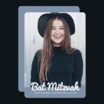 Foto för Bat mitzvah modern Anpassningsbar Inbjudningar<br><div class="desc">Den här designen består av ett lekfullt kursivt skript som motverkas av en enkel sann serif-typografi. Denna utformning är modern och enkel. Lägg till bild bild.

Finns här:http://www.zazzle.com/store/selectpartysupplies</div>