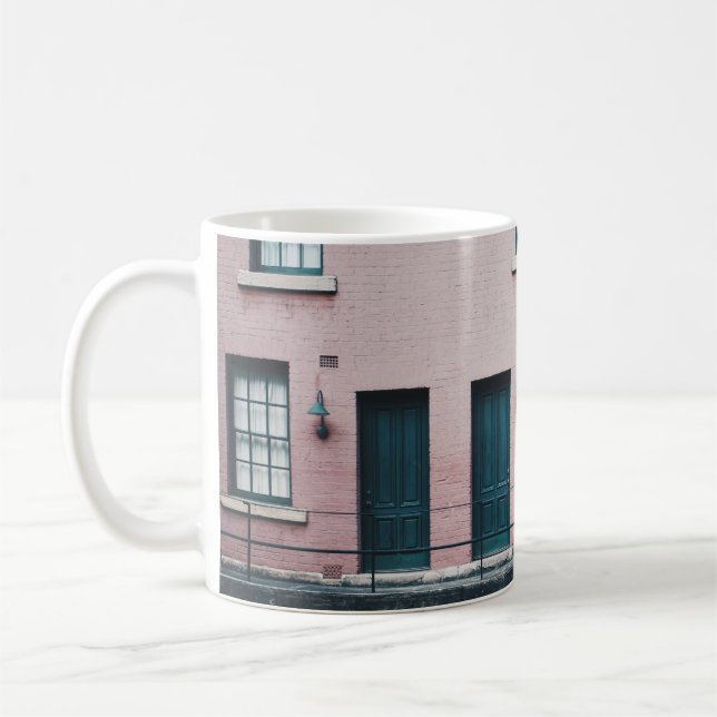 FOTO FÖR BYGGNAD MED TRAPPOR KAFFEMUGG (Vänster)