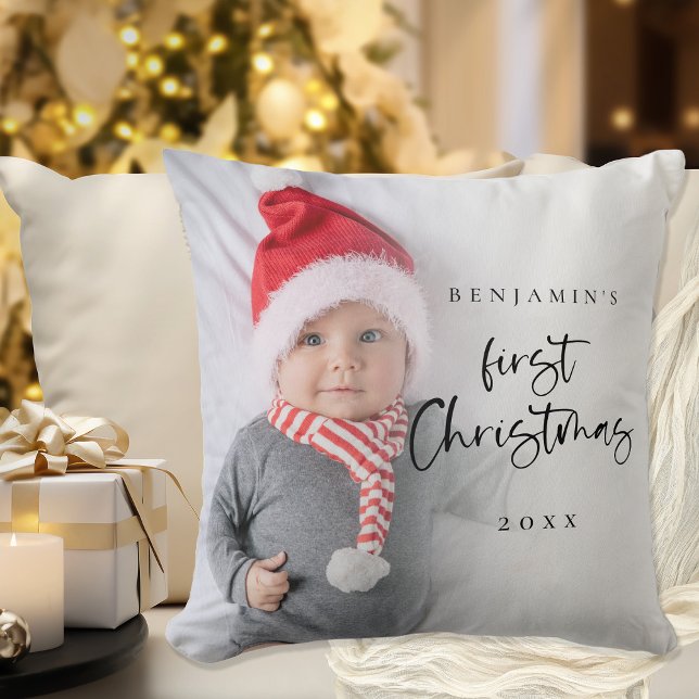 Foto för det moderna Baby-första julskriptet Namn  Kudde (Pilow available large 20 x 20" and small 16 x 16" Same design is on both sides)