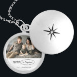 Foto för familjen Cute Personlig Mors dag Berlockhalsband<br><div class="desc">Behålla dina älskade nära med Personligen Fotoklace. I Mors dag, ge Mamma, en gåva som behållor kärlek nära till hands. Vår fina personlig fotohalsband har en charmerande slitbana som kan anpassas med ett omhuldat familjefoto. Föreställ dig hur du ser på Mamma ansikte när hon ser ditt leende ansikte varje gång...</div>