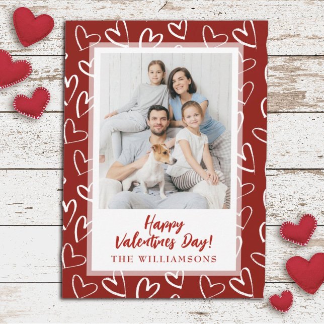Foto för familjen Modern Snyggt Valentines day Julkort (A cute red and white Valentines photo card. Personalize it with your photo and name)