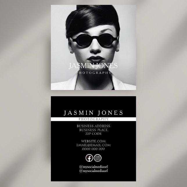 Foto för fetstilt svart och vit Social-media Fyrkantigt Visitkort (Bold Black and White Social Media Photo Square Business Card)