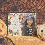 Foto för Födelsedagsfest av budgetkostymen Girl Ha<br><div class="desc">Inbjudan familj och vänner under en spooktaculär tid med dessa söta Halloween födelsedagsfest inbjudan. Den lämnat sidan av budgetkonstruktionen har en handmålad gräns av roligt Halloween-tecken, det finns barn i kostymer, svarta katter, fladdermöss, leende pumpor, spöken, ett dansskelett, spindlar, ballonger, stjärnor, magiska potioner, ett hjärtögd skalle, en flygande pinne, candy...</div>