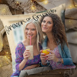 Foto för Friends Kärlek Heart Typography Square Ph Kudde<br><div class="desc">Chicens fotoplack med ett eget anpassningsbar-foto. En underbar fotogåva med textövertäckning som lyder "eviga vänner" i handstil och som är kopplad till ett sött kärlek-hjärta. Fotomallen är inställd så att du kan lägga till fotot som visas i kvadratiskt format. Om du har problem med placeringen kan du försöka beskära till...</div>