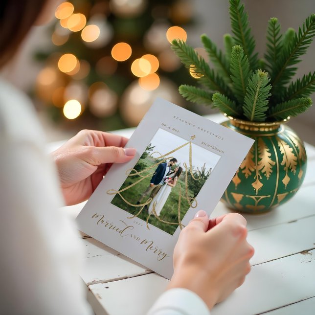 Foto för gift och merry Elegant Guld Julgran Julkort (Married & Merry Elegant Gold Christmas Tree Photo Holiday Card)
