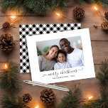 Foto för God jul av Play Script-skript i BUDGET Bu<br><div class="desc">BUDGET Buffalo Play Script God jul Photo Helgdag Card med ditt favoritfoto och ett enkelt skript med eleganten God jul hälsning. Baksidan är försedd med en fin och rustik buffelkontroll på mysiga vintersvarta och vita. Perfekt för dina helgdagskort i år! **Vårt papper i BUDGETEN är mindre, ljusare och känsligare, men...</div>
