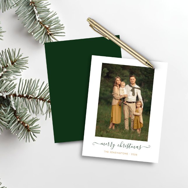 Foto för God jul med enkel  i BUDGET-Grönt (BUDGET Green Simple Script Merry Christmas Photo Holiday Card)