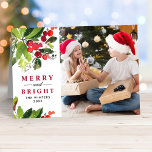 Foto för god och ljus julvattenfärg helgkort<br><div class="desc">En vacker julgräddfärgsdesign med grönt löv och röda bär ramar ditt 4, 25 x 5-tums porträtt-foto. Anpassa texten på framsidan och insidan med önskad ordalydelse.</div>