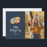 Foto för höstskörd, marin blå happy thanksgiving julkort<br><div class="desc">Visa tacksamhet den här julhelgen med vårt vackra fotokort för Thanksgiving hälsning. Med ett varmt och hjärtligt budskap är det här kortet perfekten för att låta dina nära och kära veta hur mycket du uppskattar dem. Med en blommigt vattenfärg är det en vacker pumputformning. Låt dem veta att de alltid...</div>