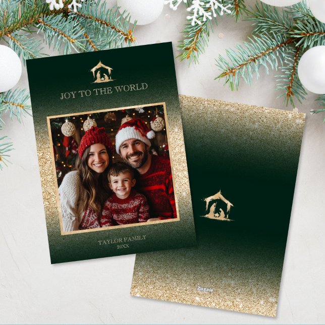 Foto för julverksscenfamiljen Religiösa Ntivity Sc Julkort (religious family photo christmas card with green background and gold nativity scene)