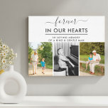Foto för Loving Memory-Anpassningsbar i våra Hearn Canvastryck<br><div class="desc">Arbetsyta med anpassningsbar med minnesbilder och minnesmeddelande för personligen. Rubriken lyder "för alltid i våra hjärtan" i handskript i elegant och modern versalutskrift. Fotomallen är konfigurerad så att du kan lägga till 3 av dina omhuldade foton och du kan också lägga till en egen anpassningsbar. Exempelminnesanteckningen lyder "I ett kärleksfullt...</div>
